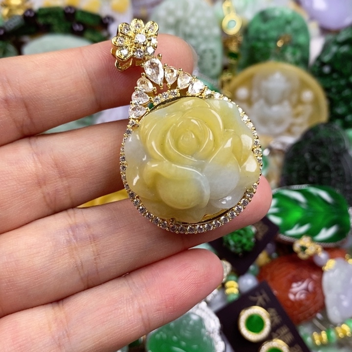 吊坠(赠链)未镶嵌翡翠