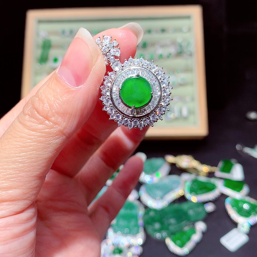 【闪购商品】翡翠吊坠(不含链)未镶嵌