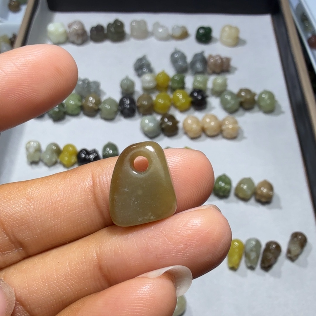 和田玉未镶嵌珠宝奇石