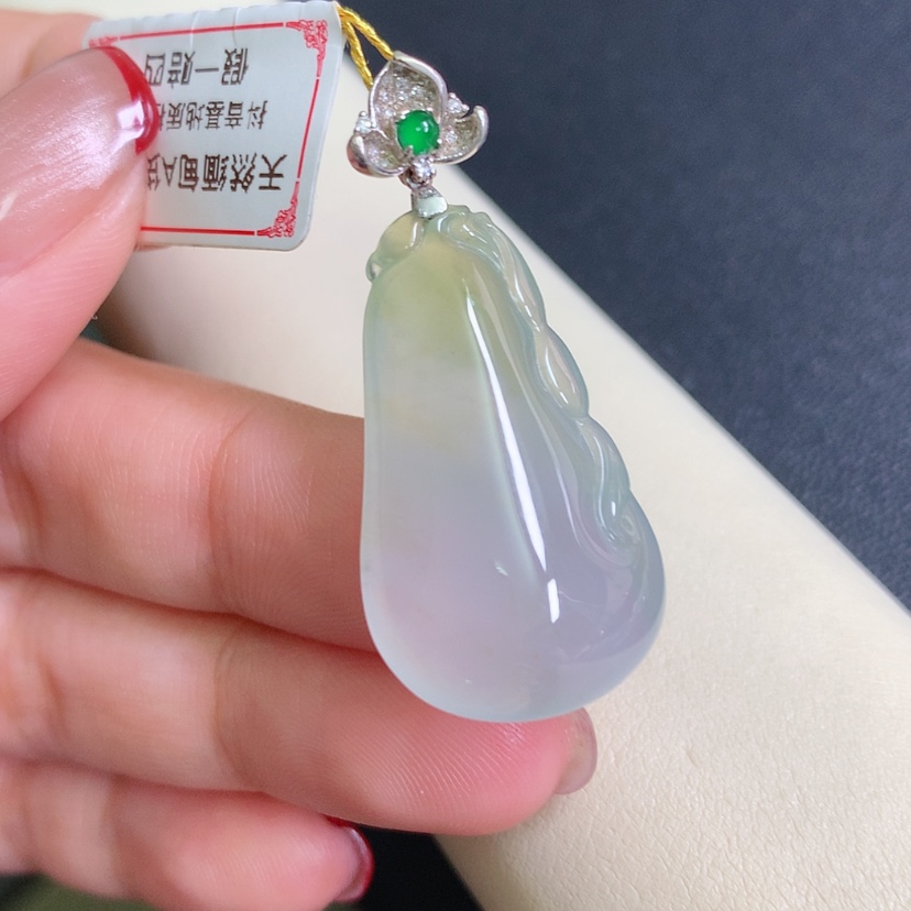 【闪购商品】翡翠颈饰18K金镶嵌瓜