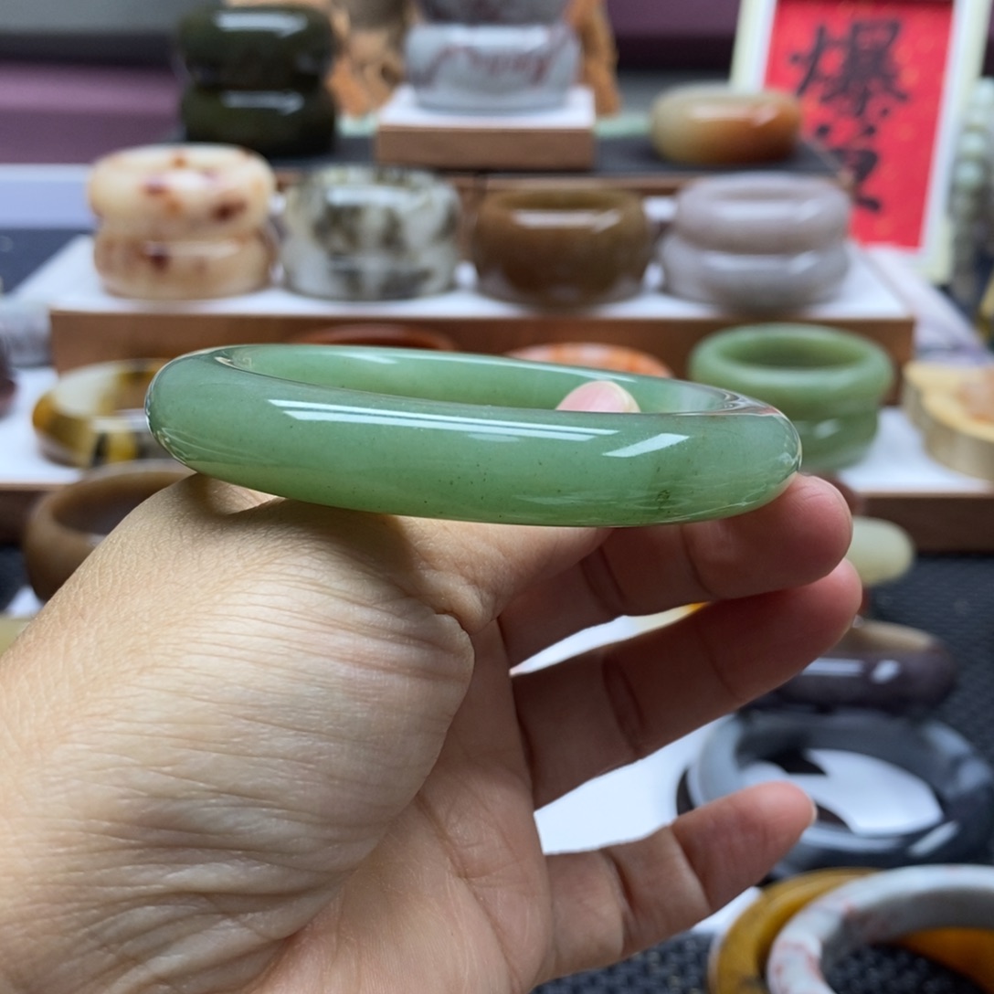 石英质玉未镶嵌手镯林***风