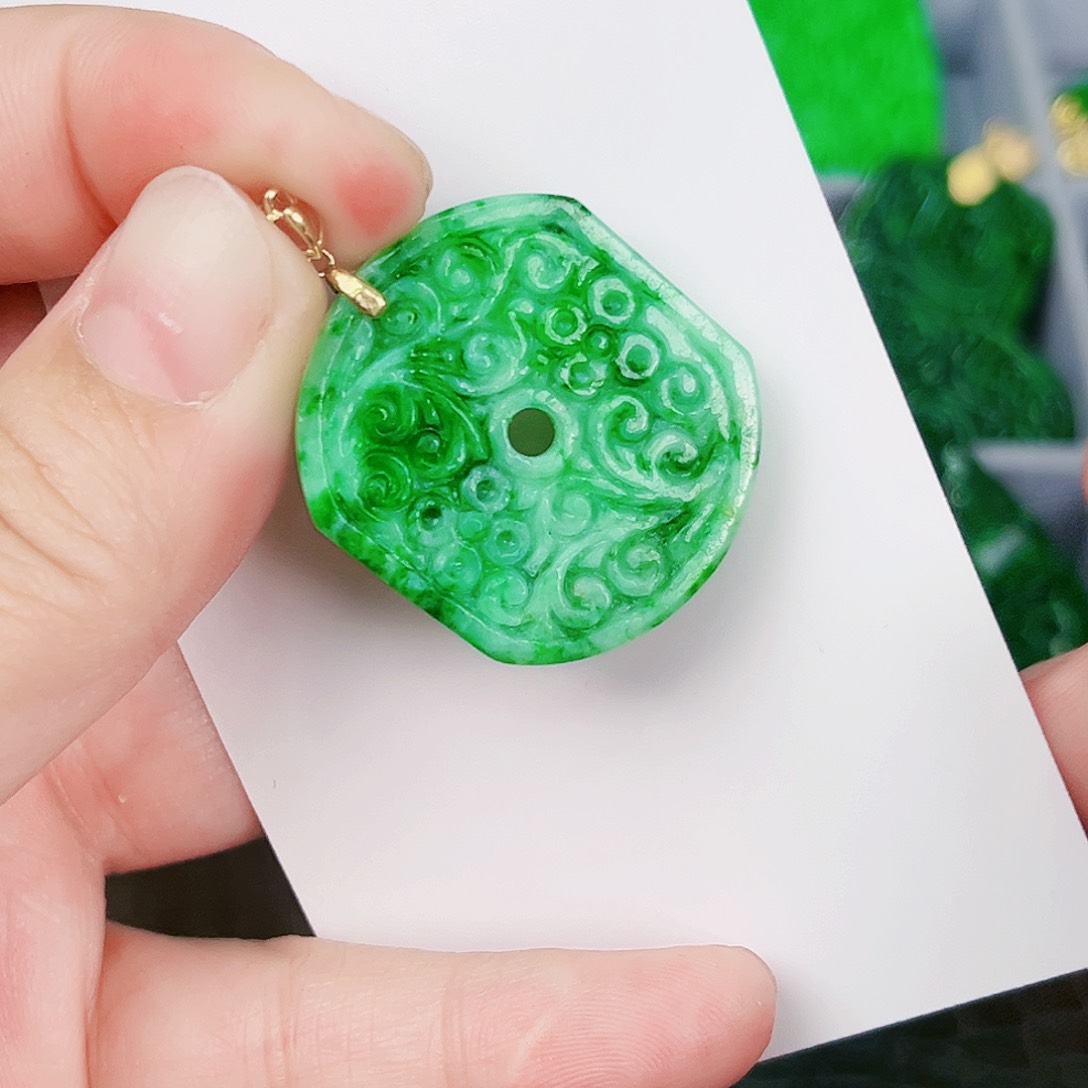 翡翠颈饰18K金镶嵌吊坠