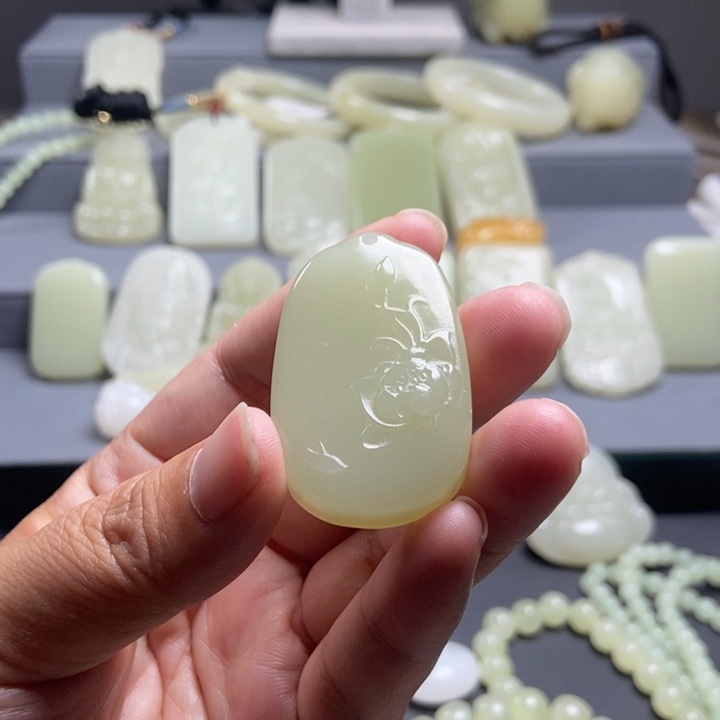 青海格尔木荷叶鱼吊坠