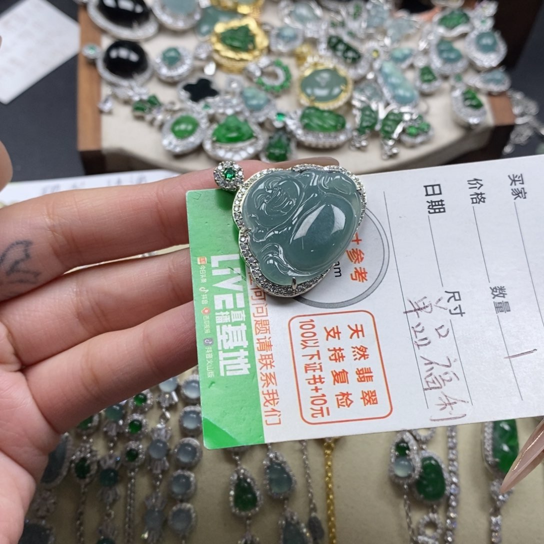翡翠颈饰未镶嵌翡翠