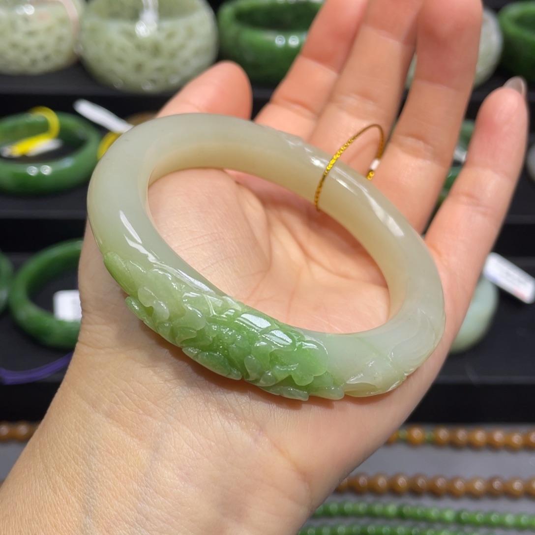 和田玉手镯55圈口 编号9未镶嵌