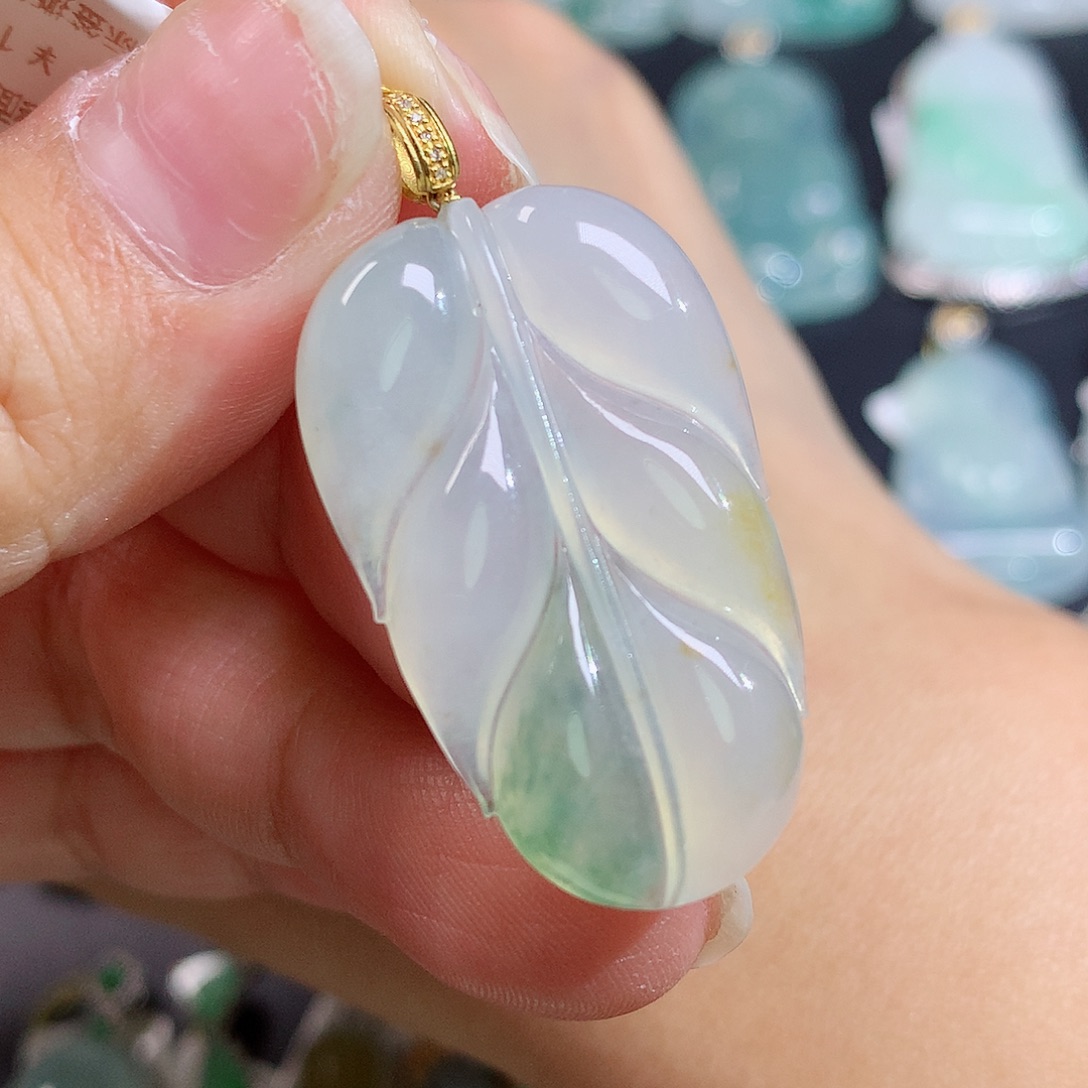 翡翠18K金镶嵌颈饰叶子