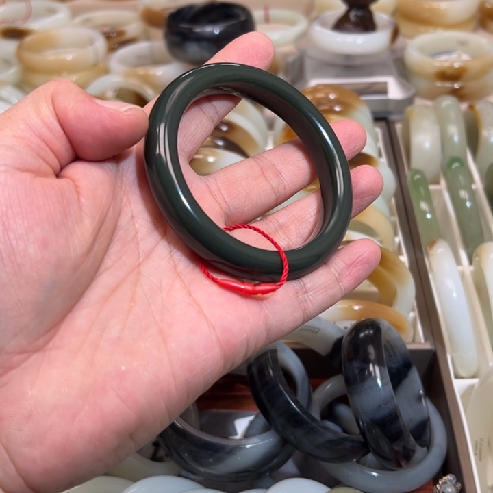 和田玉手镯未镶嵌