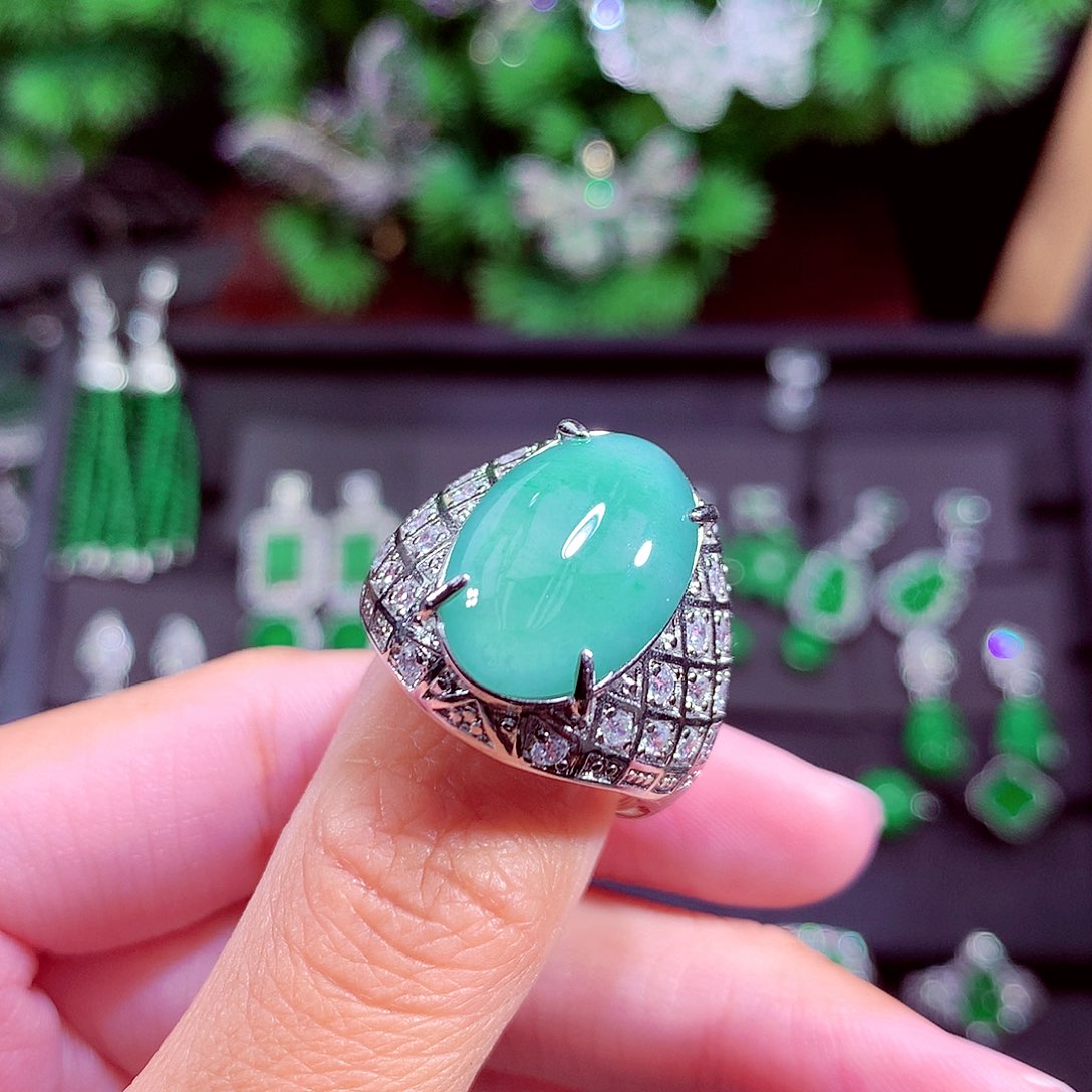 颈饰未镶嵌翡翠天然