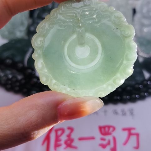 翡翠颈饰未镶嵌天然的A货翡翠