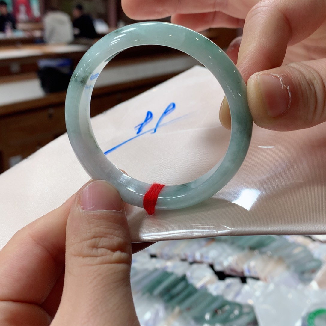 翡翠手镯未镶嵌@****?买断