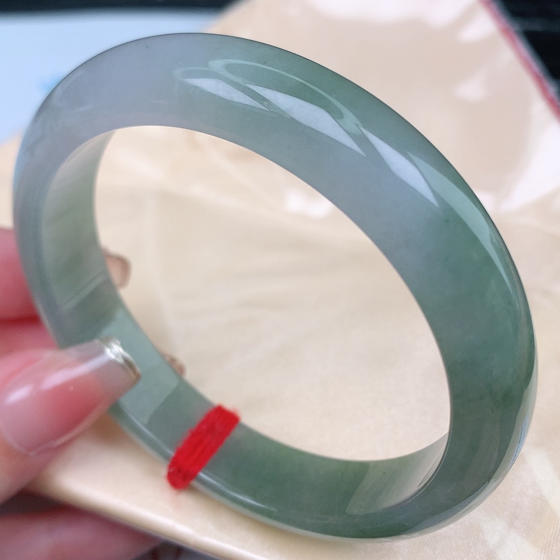 翡翠手镯未镶嵌天然