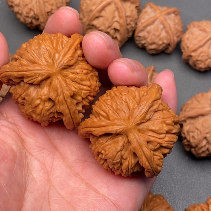 文玩核桃吊坠斯****里