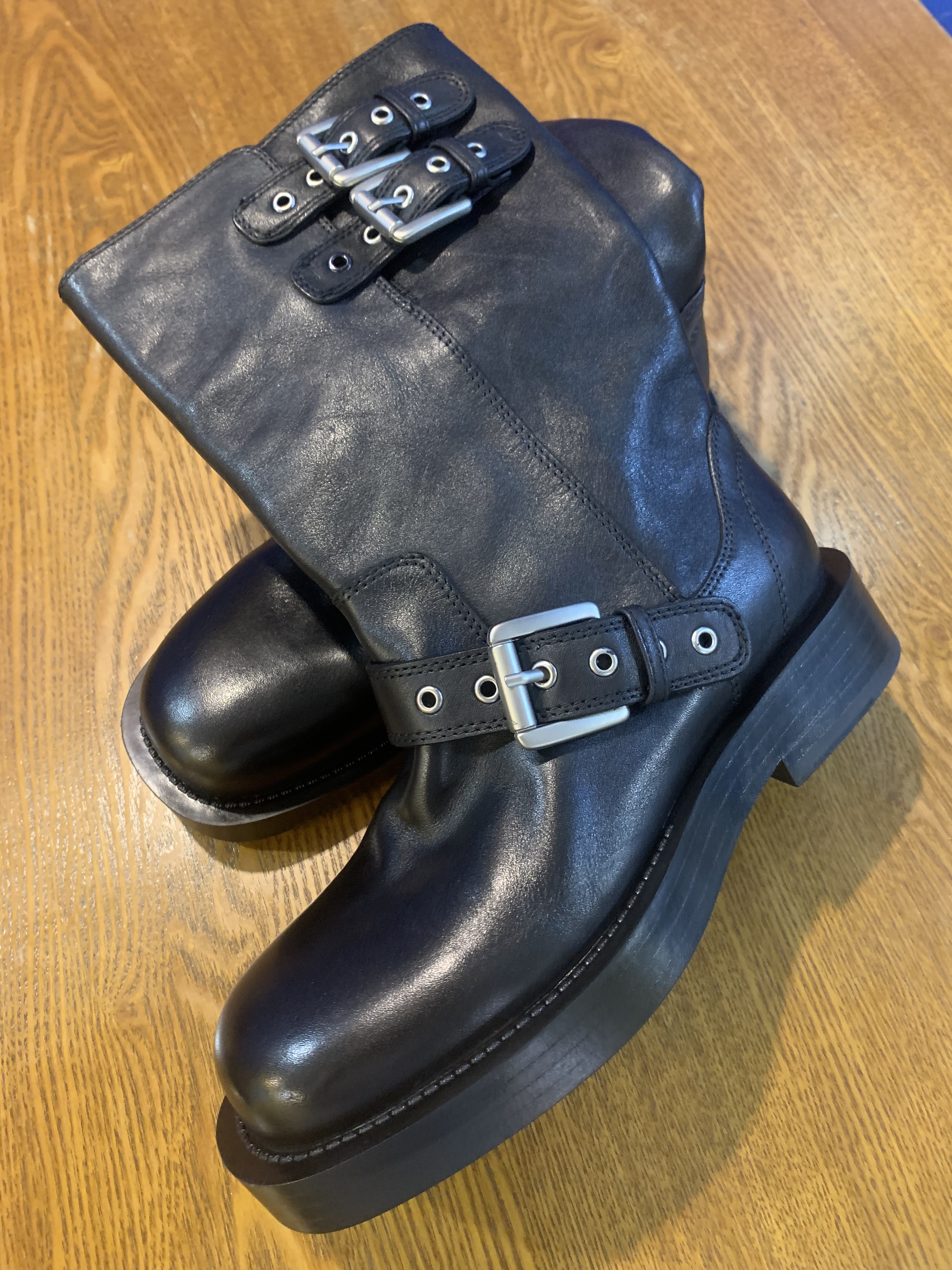 马皮中筒靴复古搭扣一脚蹬宽筒机车靴骑士靴套筒大码女鞋