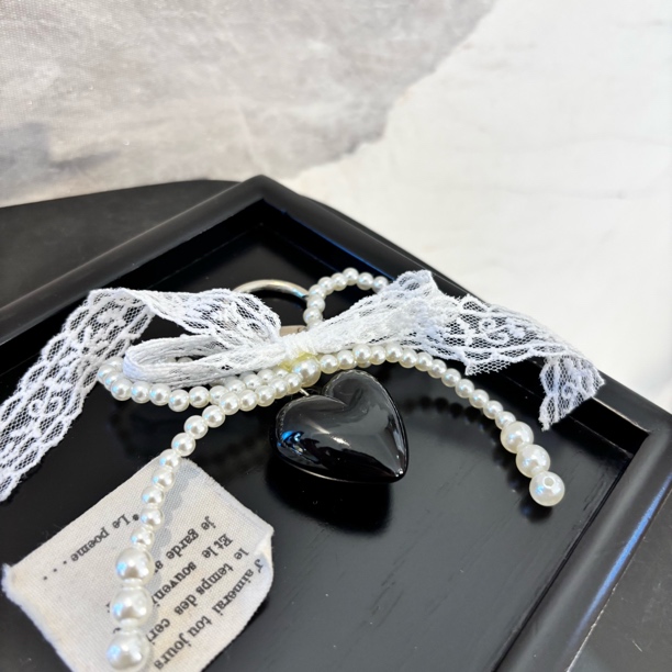 蝴蝶结黑爱心挂件YS226