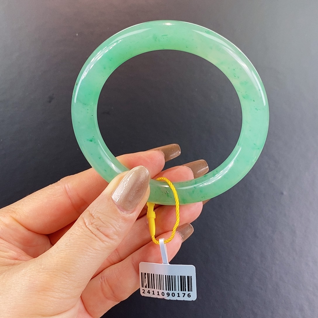 石英质玉手镯未镶嵌非洲翠手镯