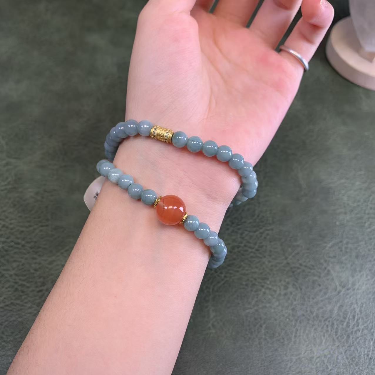 0.6翡翠+0.6南红+1.1南红顶珠精美手串(带礼盒）ZA1048