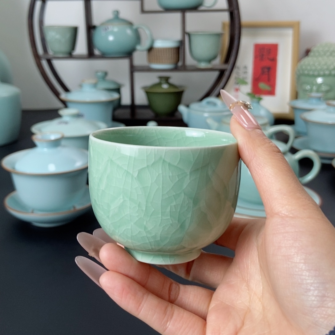 一级品豆绿雕刻主人杯