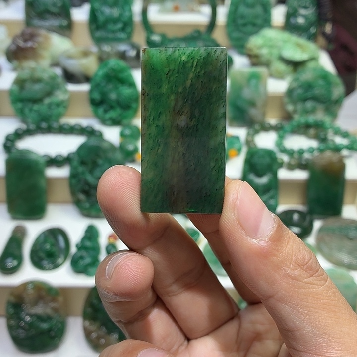 独山玉未镶嵌颈饰老坑老种