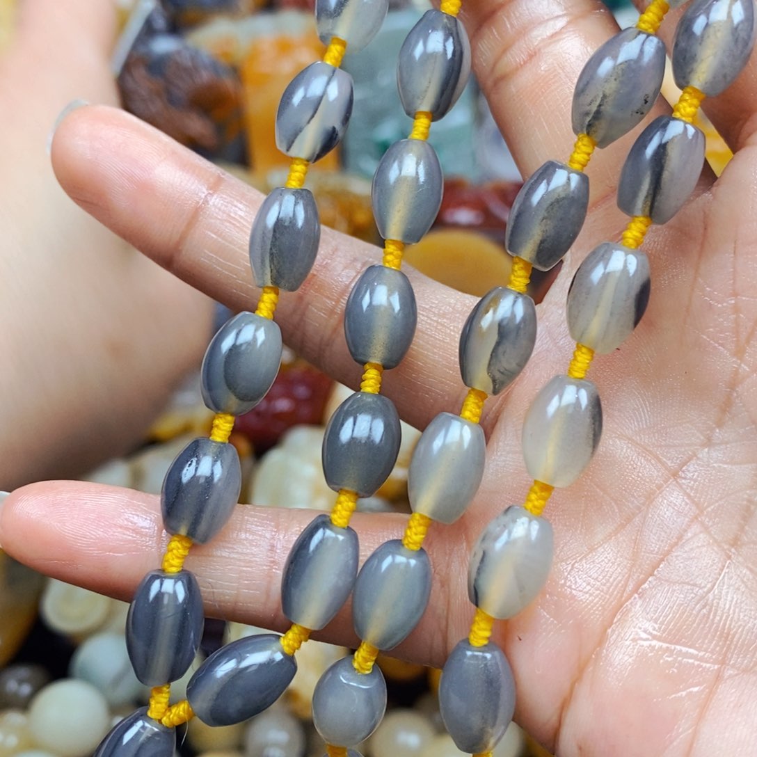 石英质玉未镶嵌颈饰