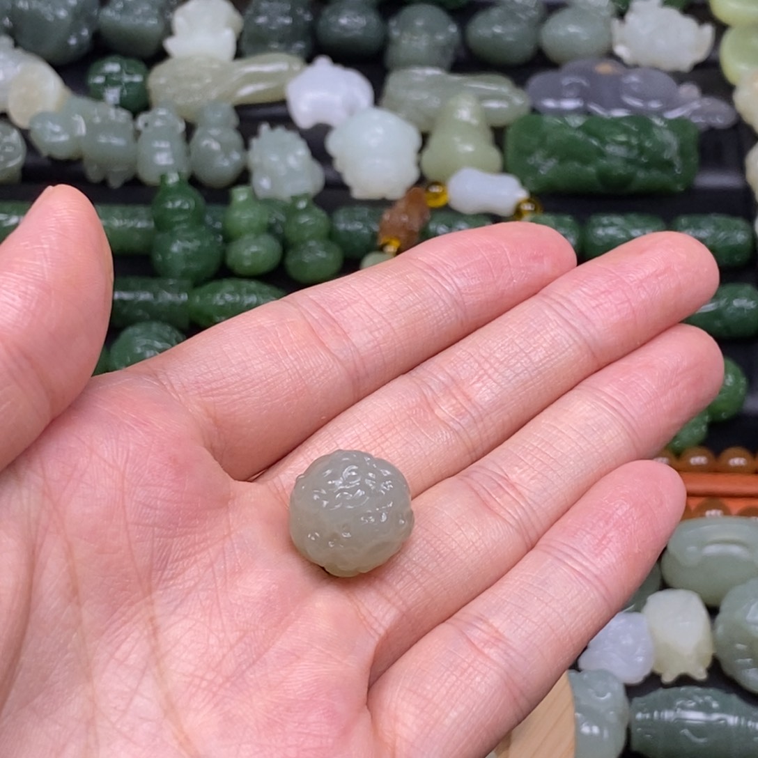 和田玉未镶嵌颈饰一**水