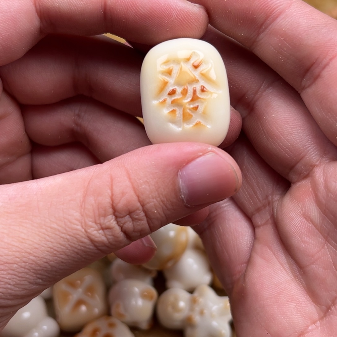 只买单纯的吊坠，没带链子，属的性质。