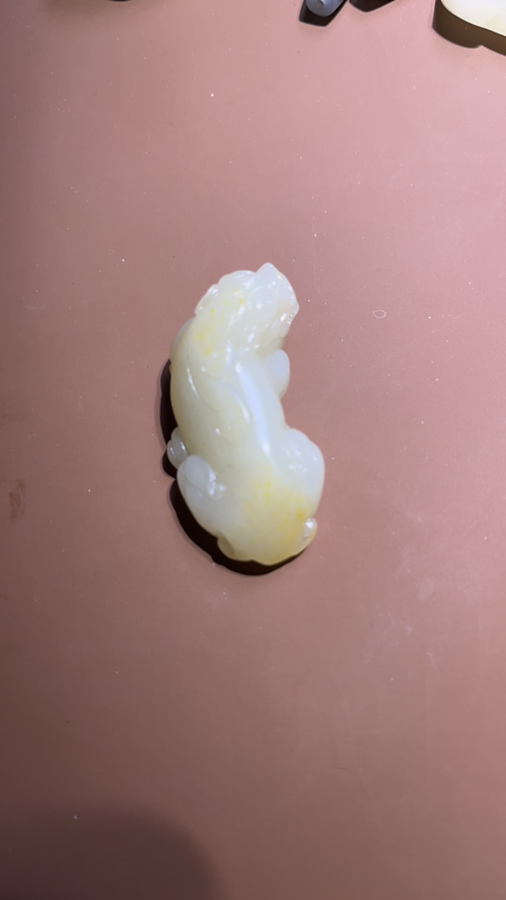 新疆和田玉兽把件，细腻油润