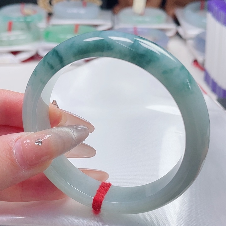 翡翠手镯未镶嵌缅甸