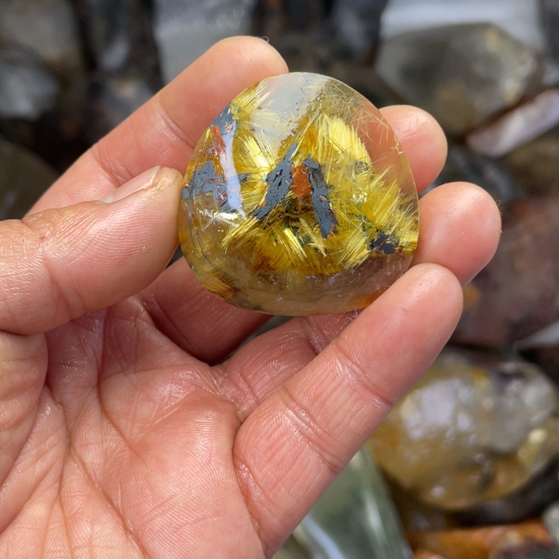 邓***旋水晶珠宝半成品未镶嵌