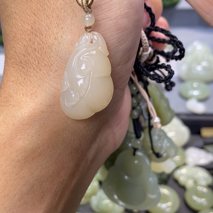 和田玉颈饰未镶嵌