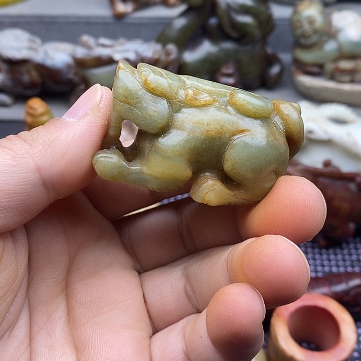 未镶嵌蛇纹石玉颈饰