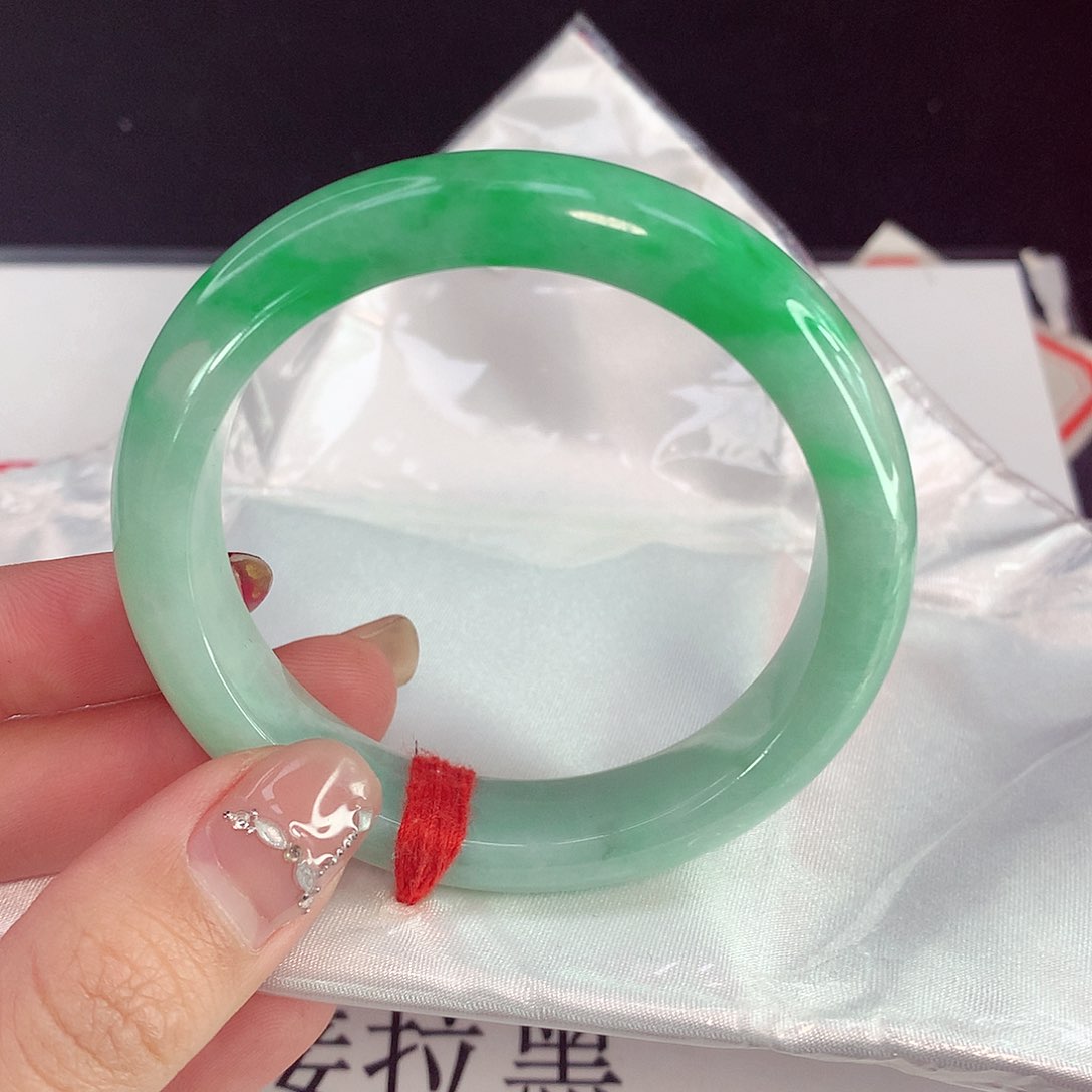 翡翠手镯未镶嵌天然翡翠A货331