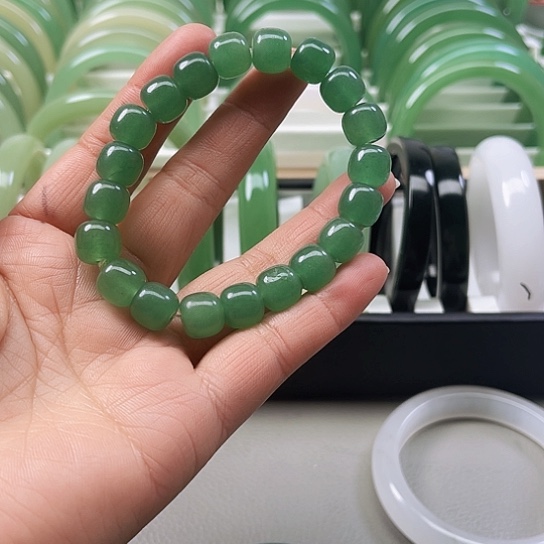 东陵石颈饰未镶嵌