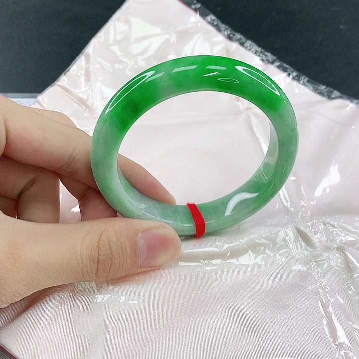 翡翠未镶嵌手镯圈56.5。02036