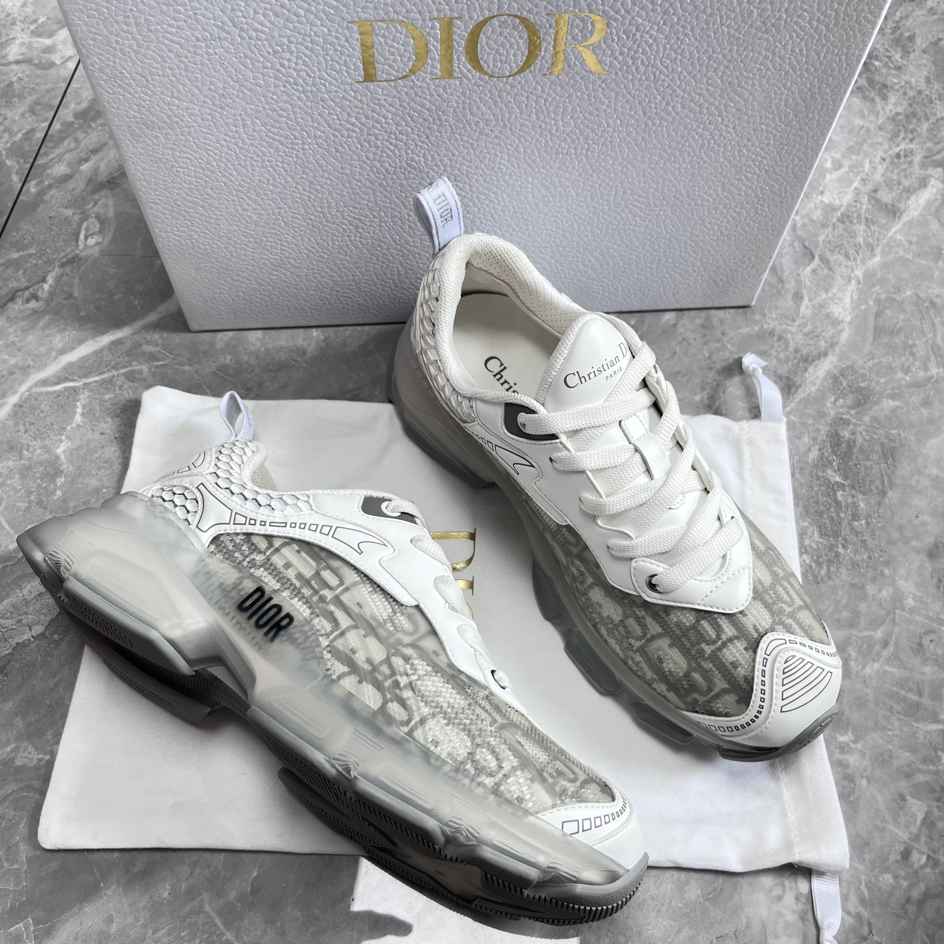 99新 DIOR/迪奥 37.5码！迪奥vibe 老花低帮休闲鞋 白色