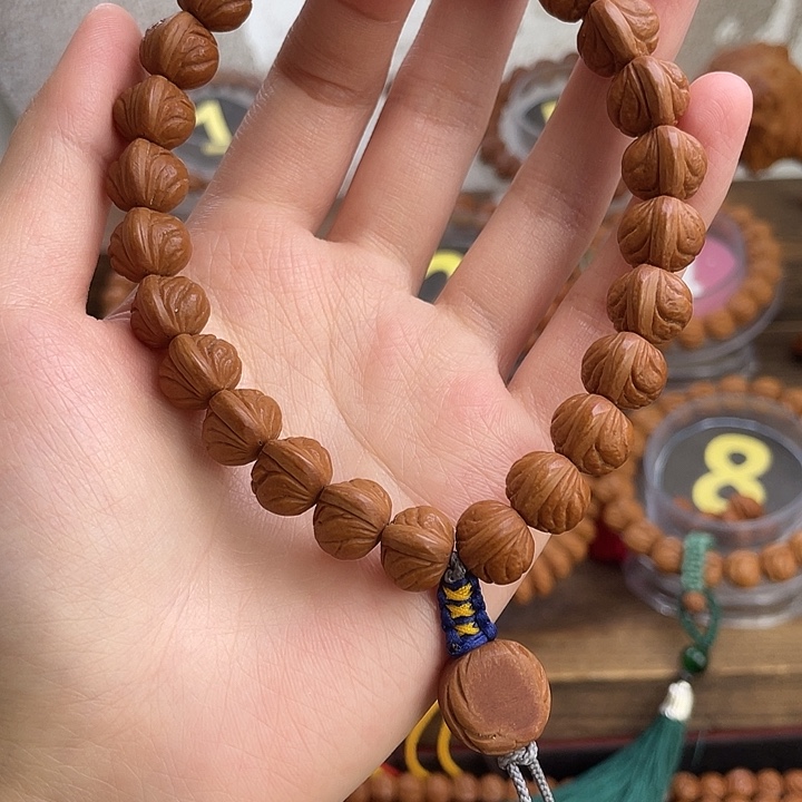 文玩核桃吊坠哈****喽12野生玉龙脊加原子三通背云带上