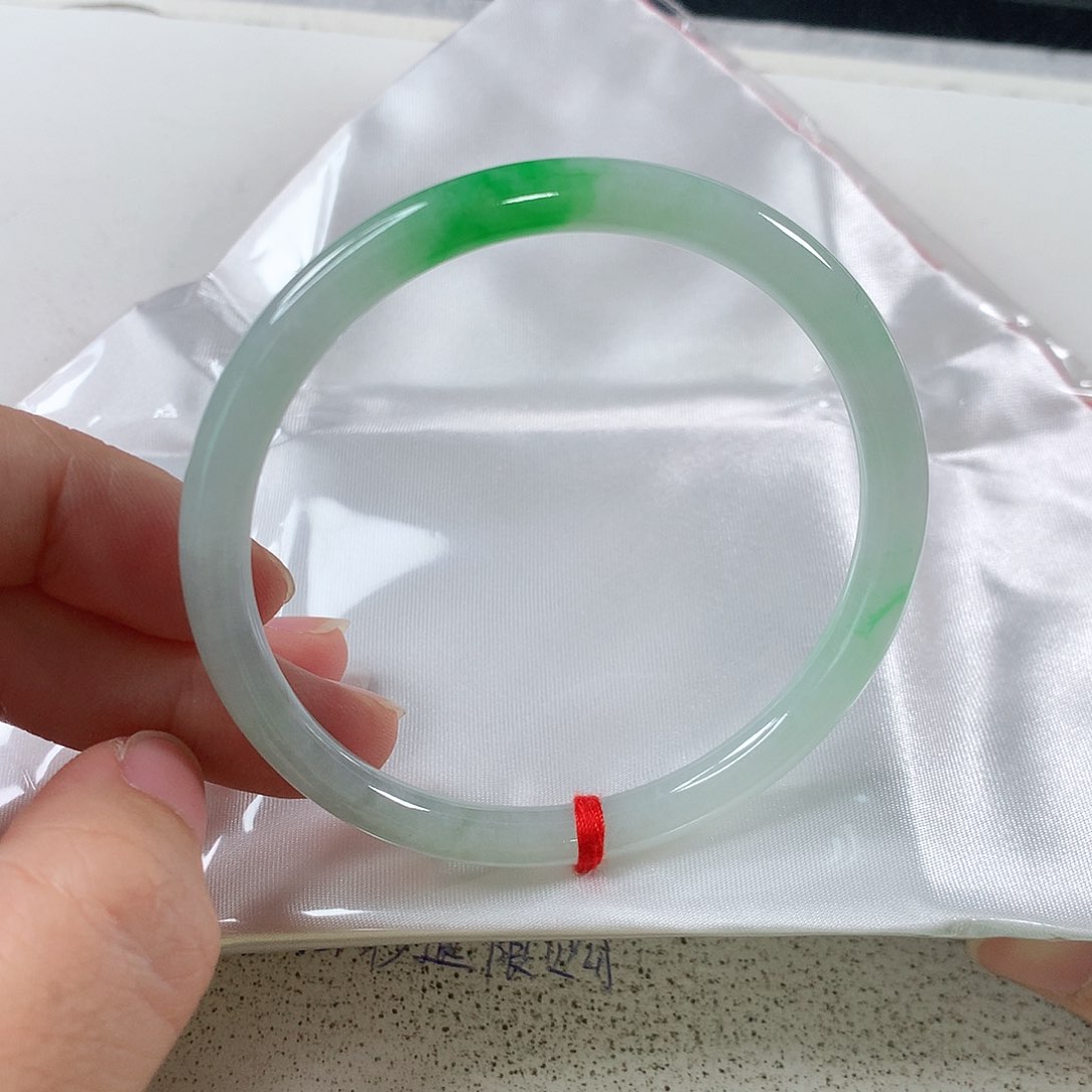 翡翠手镯未镶嵌①⑥①