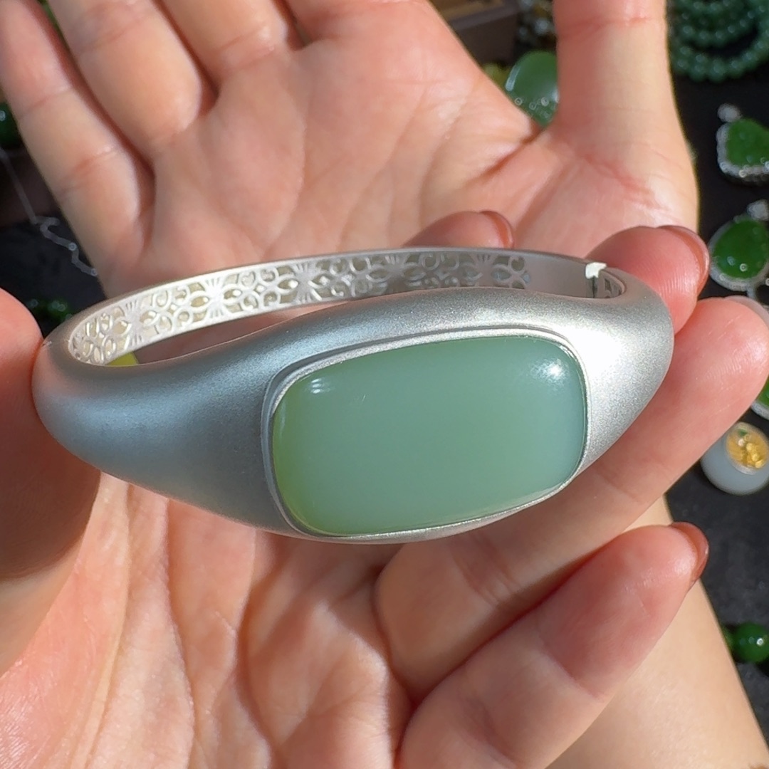 和田玉（碧玉）过灯粉青手镯银S925镶嵌