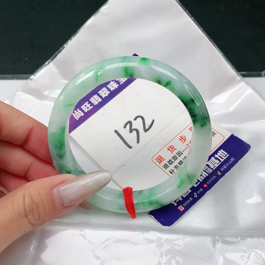 翡翠手镯未镶嵌翡翠12