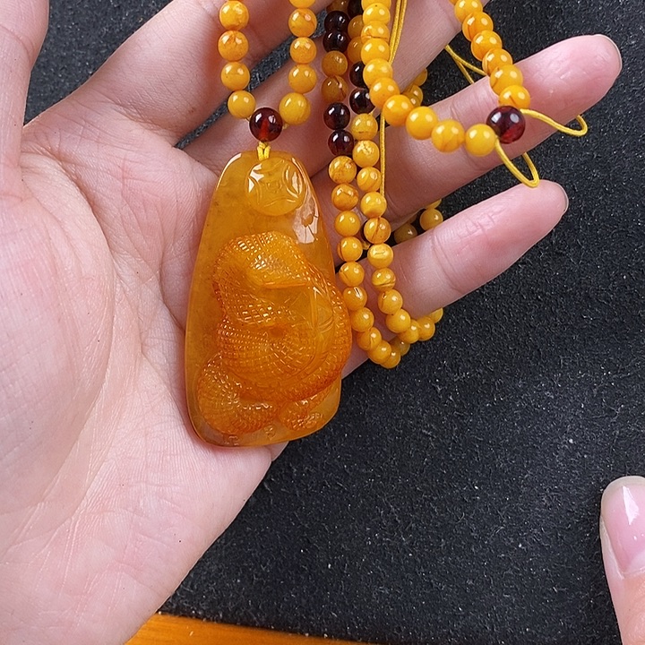 蜜蜡未镶嵌珠宝奇石