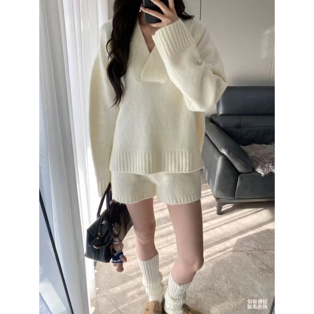 『朱小姐』「人间富贵花」云朵泡芙羊毛v领套装 G521