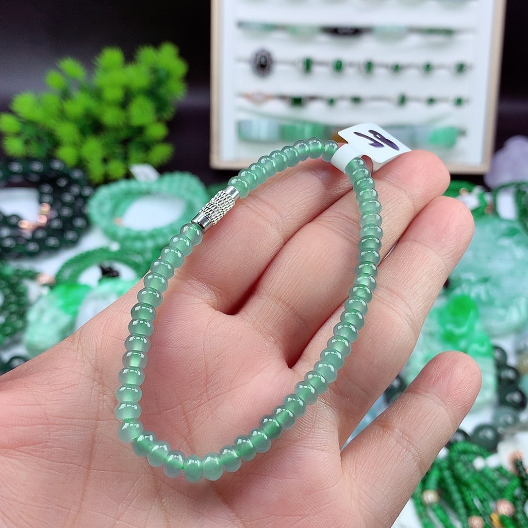 翡翠颈饰未镶嵌手串