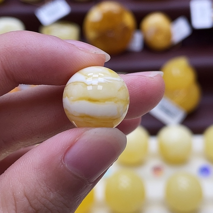 琥珀未镶嵌裸石15.5mm 瑕