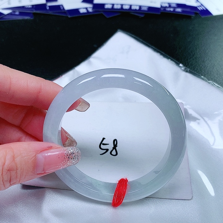 翡翠手镯未镶嵌翡翠手镯未镶嵌