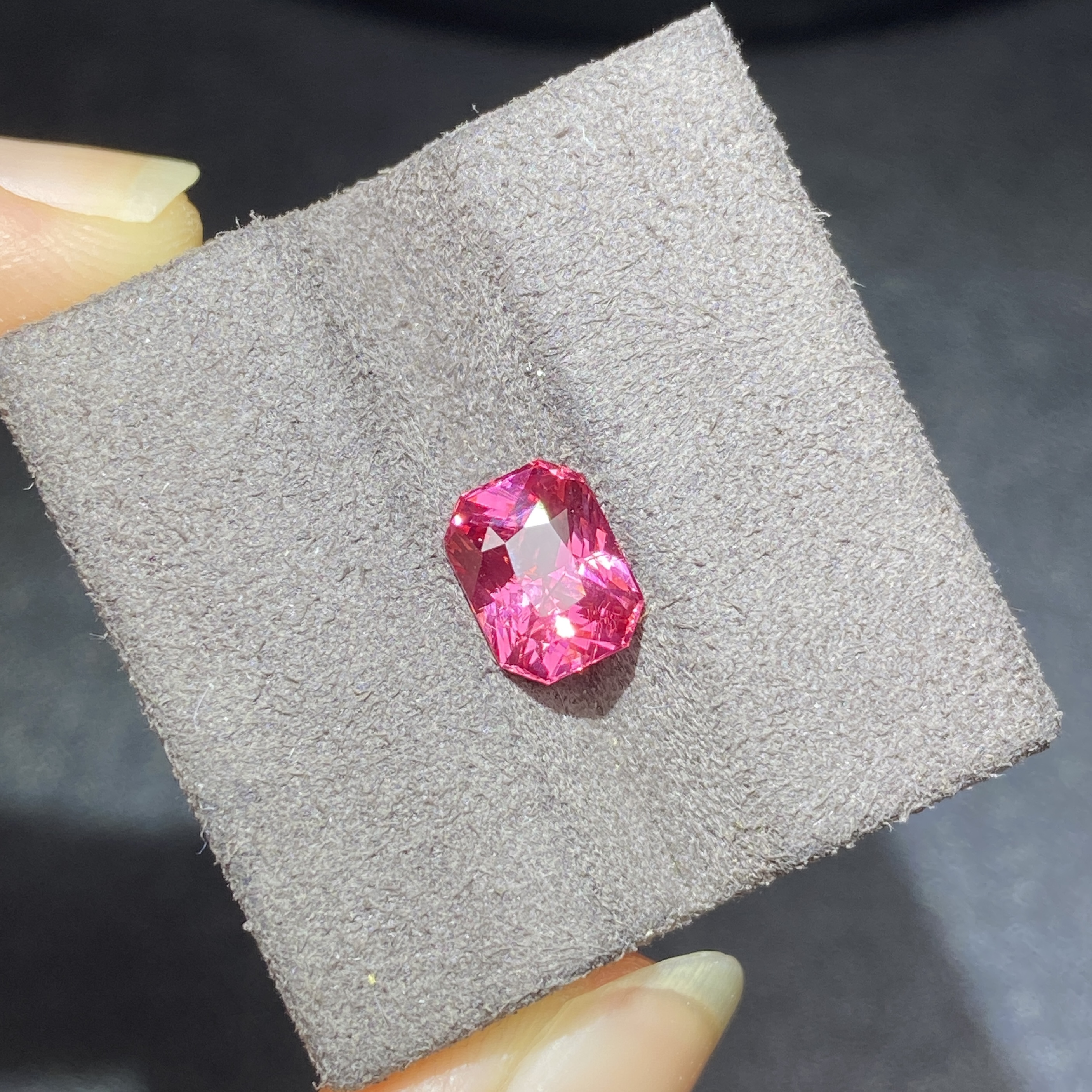 25M045 马亨盖尖晶宝石 2.06克拉