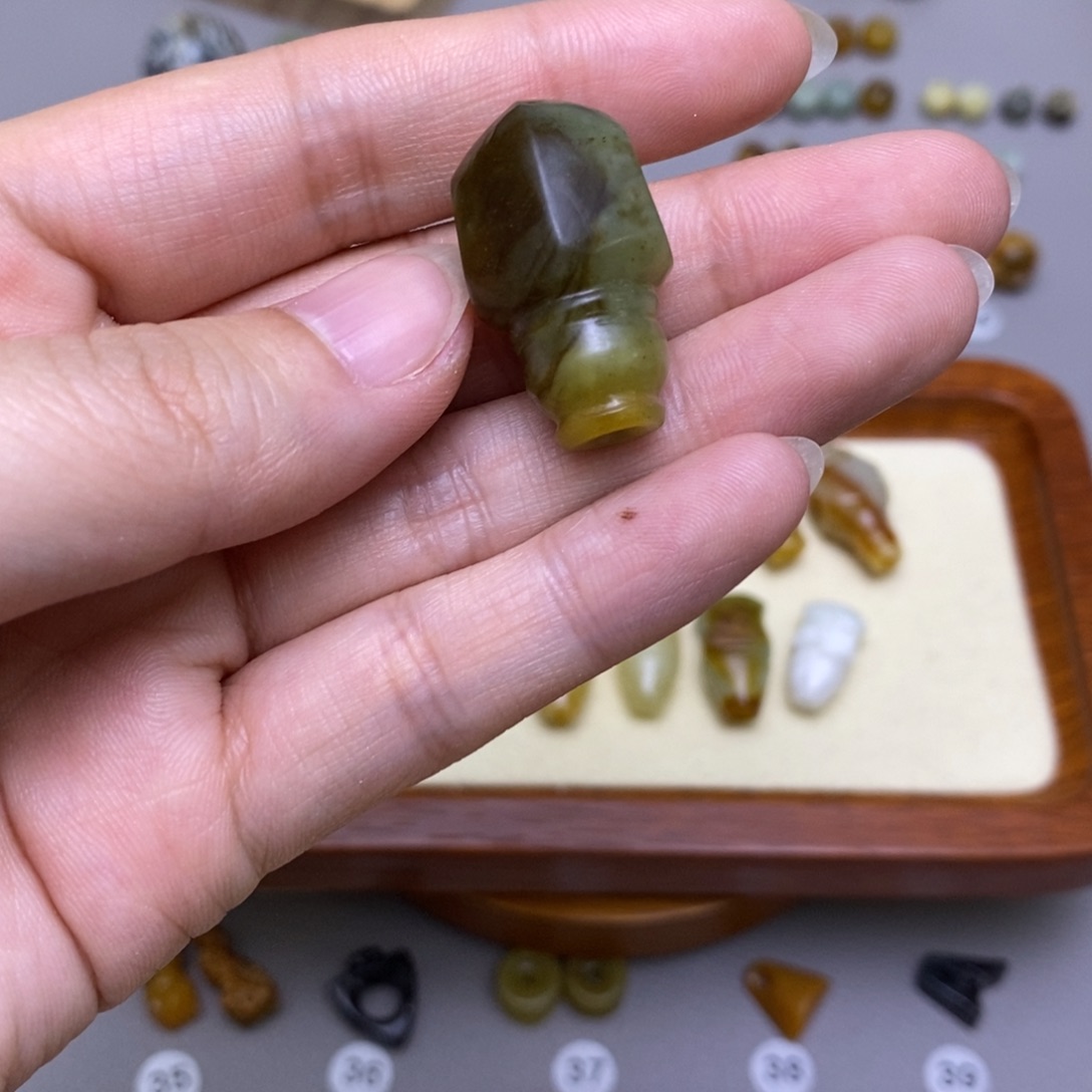 用***9蛇纹石玉未镶嵌配饰