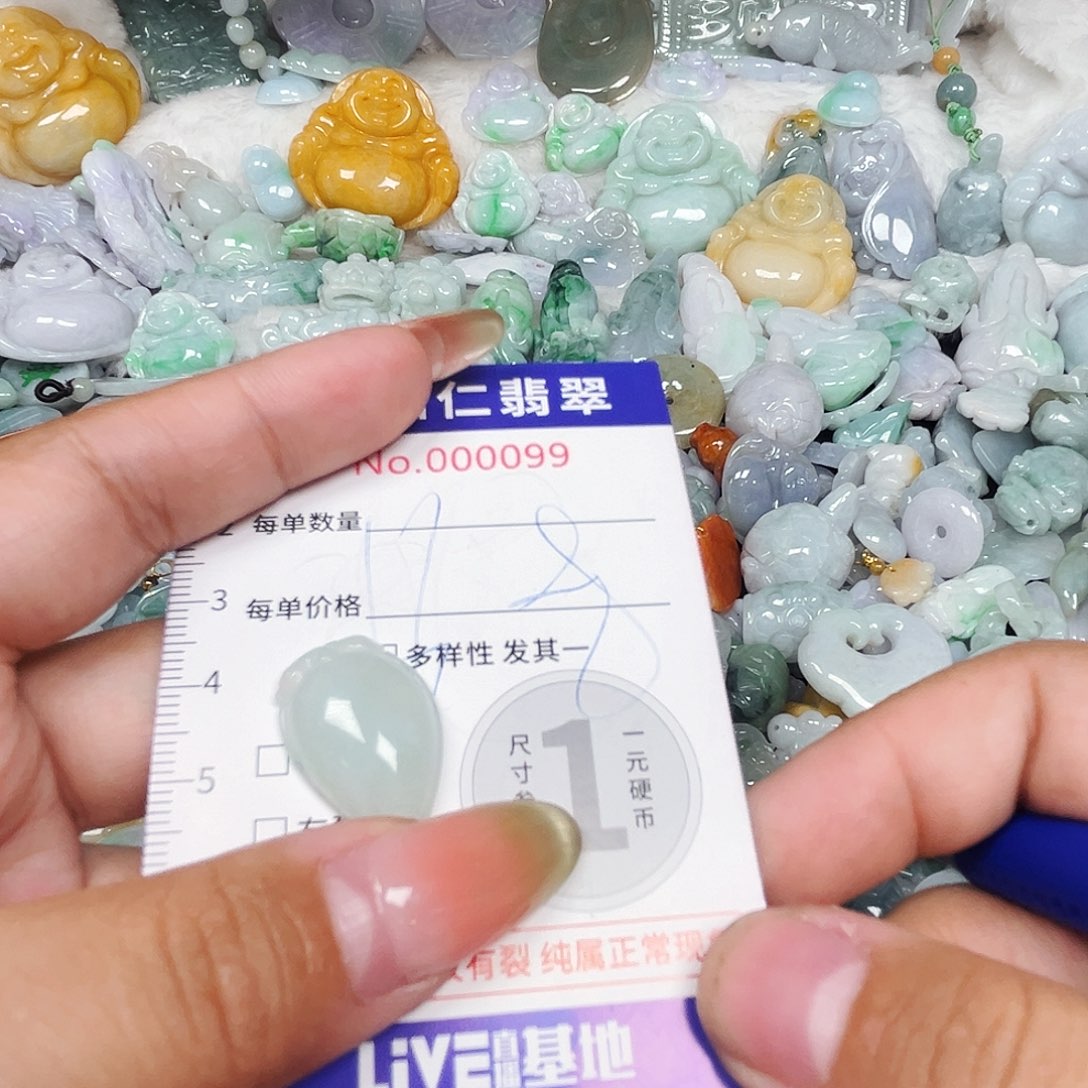 翡翠未镶嵌颈饰11