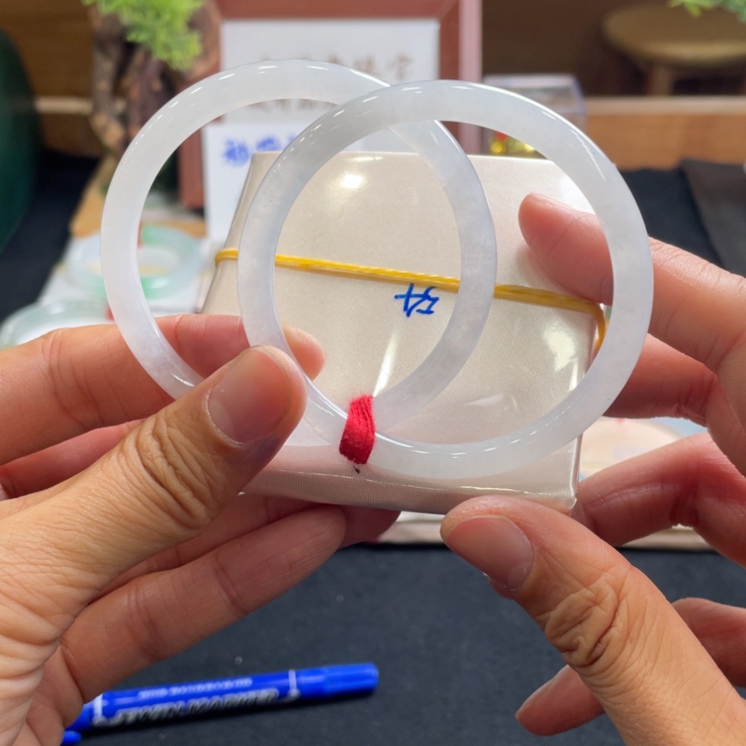 翡翠手镯未镶嵌54一对叮当