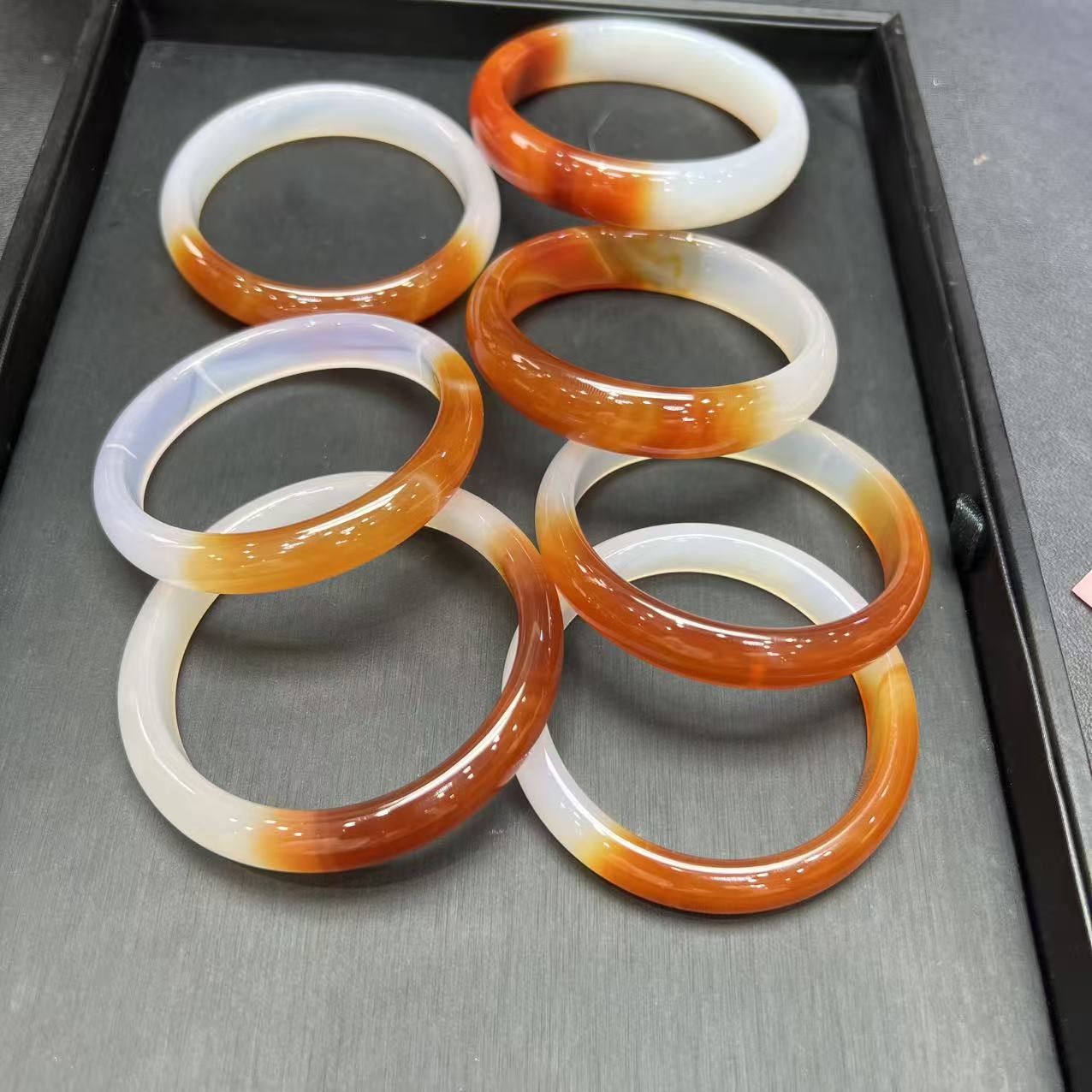 S1338-鸳鸯双色锦鲤玛瑙手镯-多样性发货只发一件