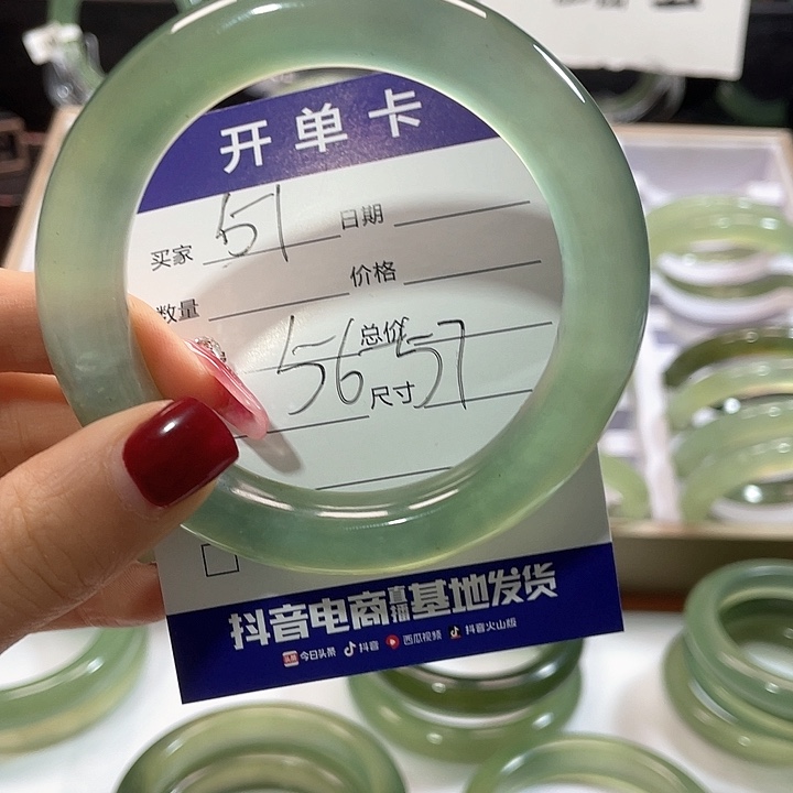 蛇纹石玉手镯未镶嵌太****呀