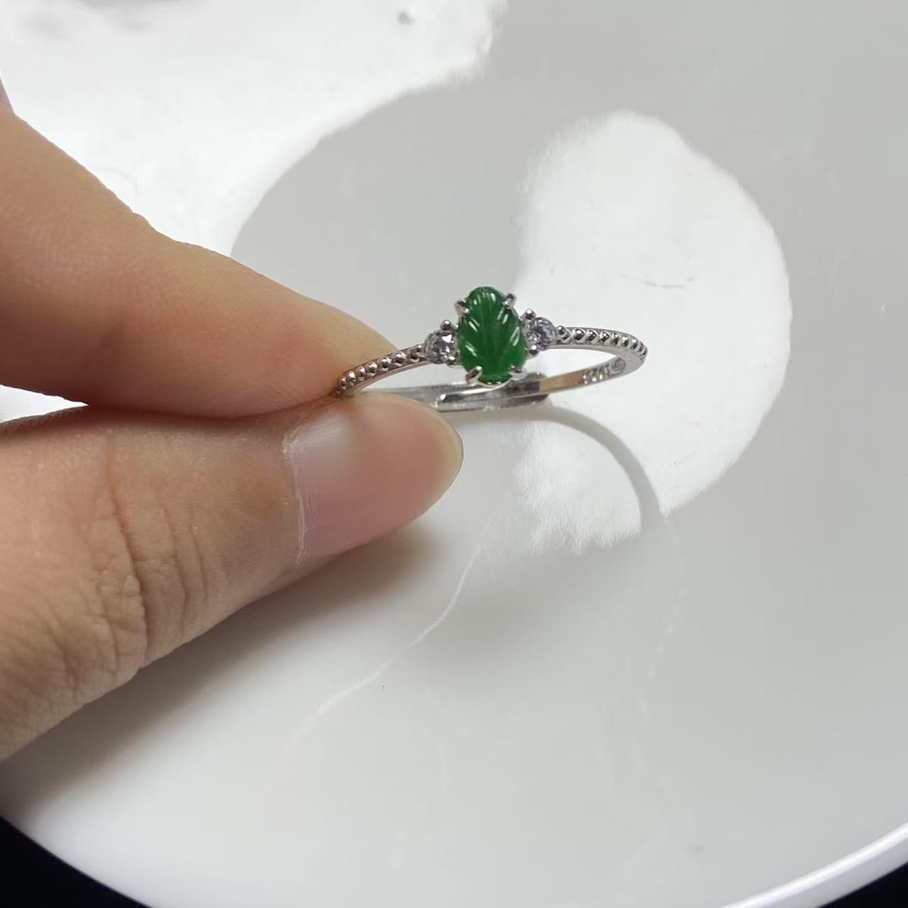 定制翡翠戒指绿叶12